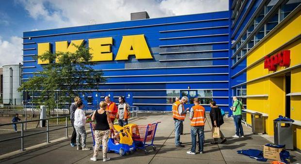 Bimbo morto schiacciato da una cassettiera: da Ikea 46 milioni in risarcimento alla famiglia