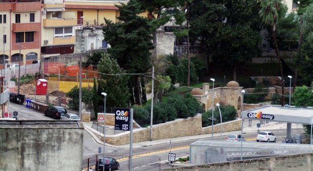 Cantiere sulla “Fontana Tancredi”: riesplode l’ira