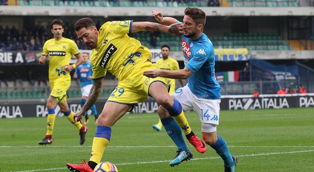 Chievo-Napoli 0-0: un punto per mantenere la vetta