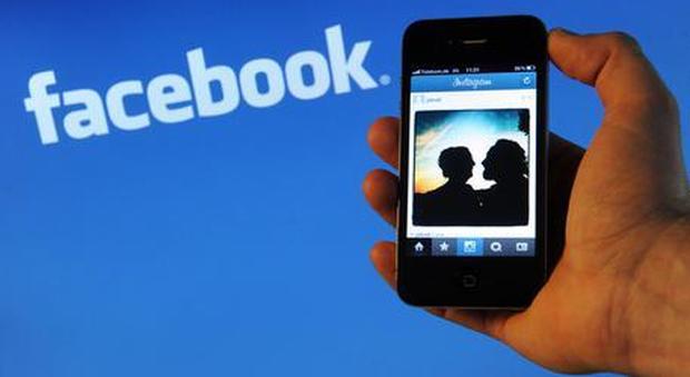Facebook, multa da 10 milioni per uso dei dati degli utenti a fini commerciali