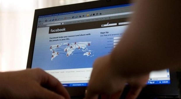 «Facebook diventa a pagamento: costerà 10 dollari al mese»: bufala nel web