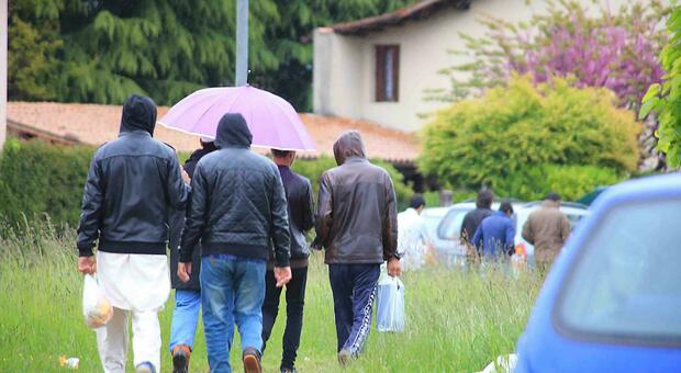 Migranti sul confine italo-sloveno, scatta l'operazione: 10 arresti e 2 perquisizioni. Le finte assunzioni in Romania e poi il viaggio segreto