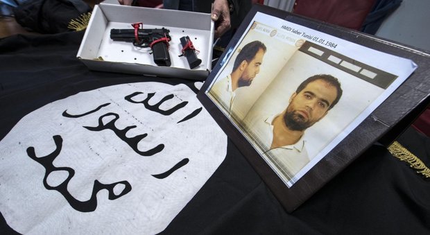 Il terrorista dell'Isis nel 2014 fermato come Amri. I pm: «Preparava atti violenti»