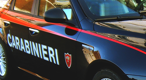Cremona choc, tenta di accoltellare la compagna nella caserma dei carabinieri: 30enne arrestato