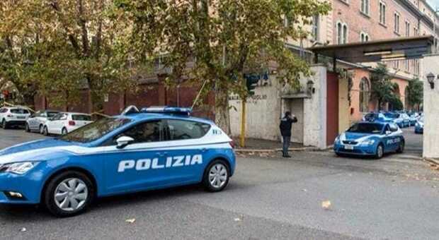 Roma, rapinavano automobilisti con trucco dello specchietto: arrestati in tre. Almeno 30 colpi in pochi mesi