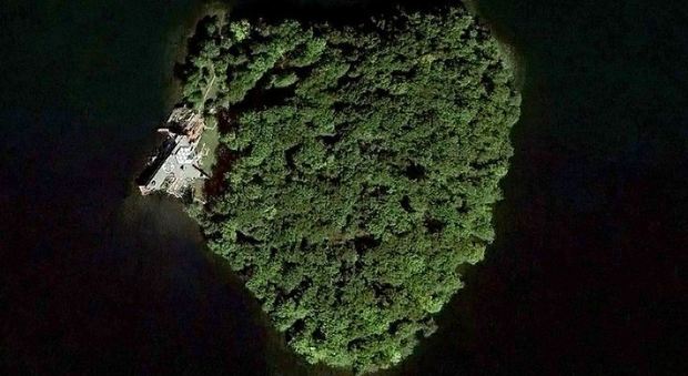 immagine In vendita per 15 milioni di dollari Petre Island, l'isola a forma di cuore