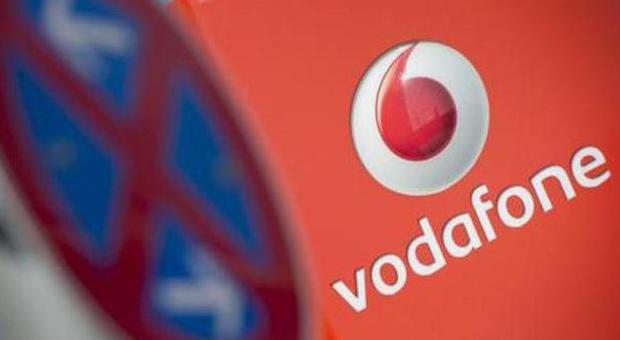 «Blackout» Vodafone, rete giù per due ore: impossibile chiamare e navigare su internet