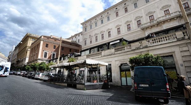 Roma, chiuso bar ristorante Barberini per problemi igienici