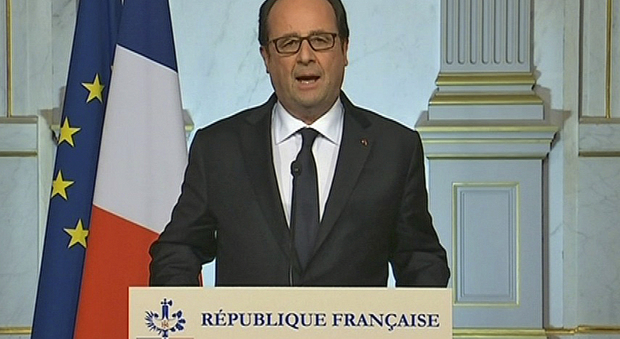 Nizza, Hollande in arrivo dopo un consiglio di Difesa. Prorogato lo stato d'emergenza