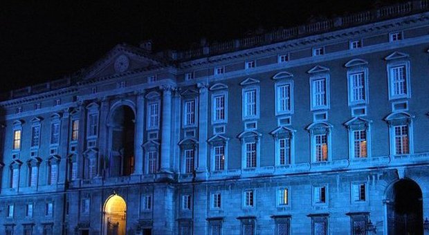 Reggia di Caserta, magia di luci sulla facciata multicolore