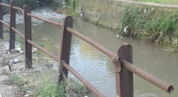Bomba d'acqua su Avellino: crolla un ponte sul Fenestrelle