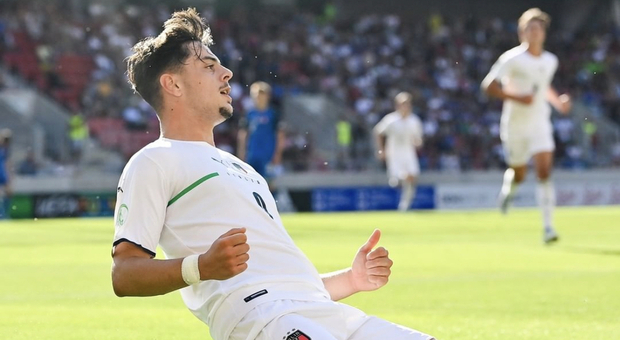 Ambrosino illumina Italia Under 19: gol alla Slovacchia e primo posto