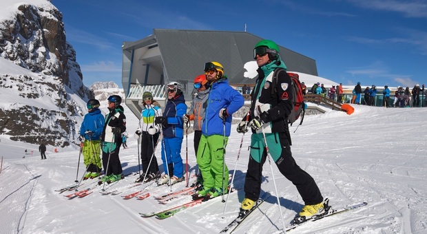 Turismo, l'ultima moda: la nuova frontiera è lo ski safari sulle Dolomiti