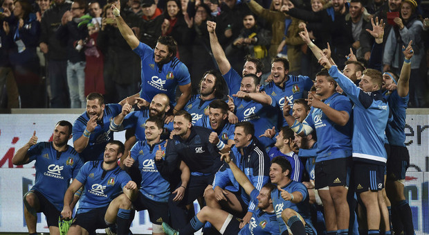 Rugby, l'emozione di battere per la prima volta i campioni del mondo del Sud Africa: il docufilm degli azzurri nella Storia