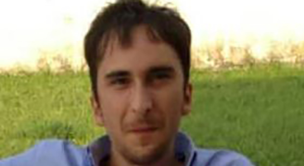 Teramo, professore di 31 anni trovato morto in hotel a Como: scatta l'inchiesta