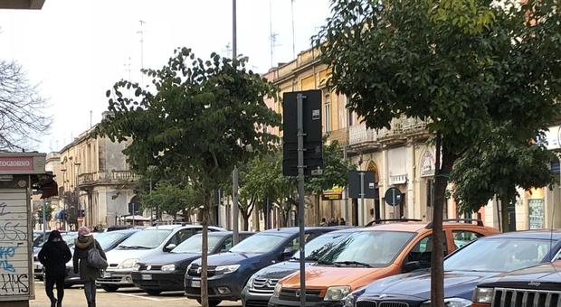 Lascia la moglie in auto andare all'Inps e scompare: mistero fitto a Lecce