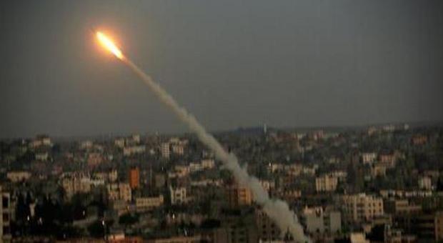 Israele, lanciato razzo da Gaza: suonano le sirene d'allarme, torna la paura