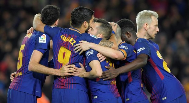 Liga, un gol di Piqué salva il Barcellona nel derby con l'Espanyol