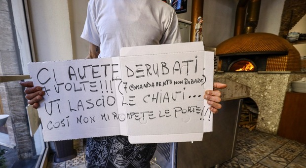 Napoli, pizzaiolo derubato sette volte scrive ai ladri: «Non rompete le porte, vi lascio le chiavi»