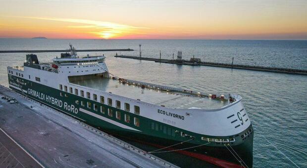 Intesa Sanpaolo, 37 milioni a Grimaldi Euromed per la nave Eco Livorno