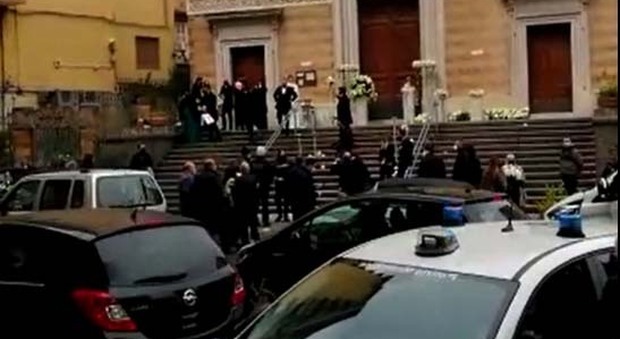 Covid a Napoli: blitz al matrimonio al Vomero, invitati sgomberati dai vigili