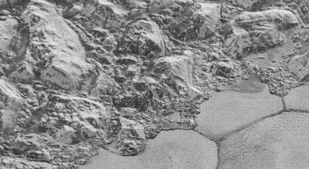 Plutone, dalla Nasa le immagini mozzafiato mai viste del pianeta nano