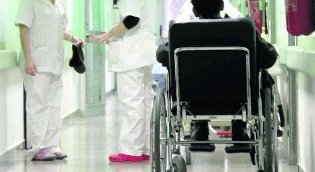 Visite private in ospedale, servono regole