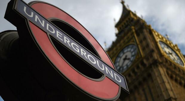 Covid Londra, la metro è in crisi: gli inglesi non tornano sui mezzi pubblici