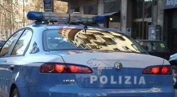 Piacenza, denuncia di un ventiduenne: «Picchiato da un agente in questura»