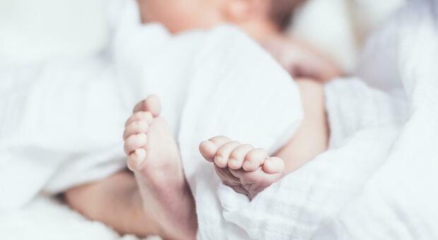 Palermo, neonata risulta positiva al coronavirus e la madre l'abbandona in ospedale