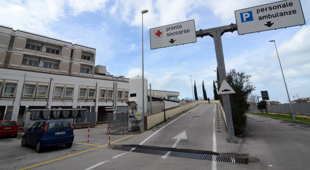 Ha un infarto ad Agropoli ma deve attendere l'arrivo dell'ambulanza da Vallo della Lucania
