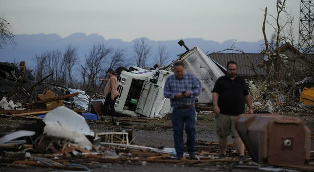 Tornado Stati Uniti, si temono 100 morti. Città rase al suolo in Kentucky. Biden: «Inimmaginabile»