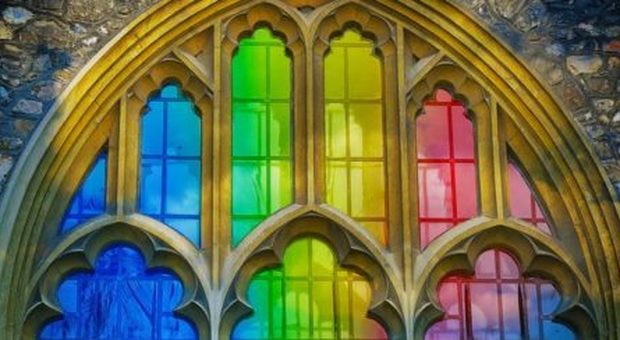 Il cardinale Nichols celebra a Londra messa per famiglie LGBT