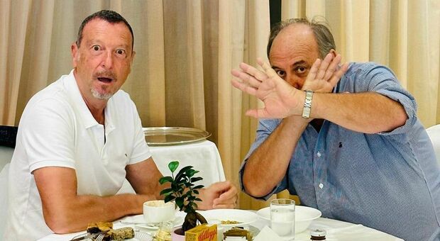Gerry Scotti a colazione con Amadeus: «Beccati!». Social impazziti: «Sarà co-conduttore di Sanremo?». Ecco la verità