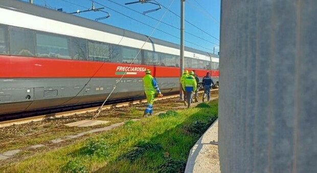 Donna travolta e uccisa da un treno: orrore a Senigallia, sulla dinamica è ancora mistero