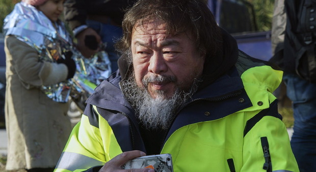 Ai Weiwei a Lesbo con gli immigrati