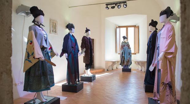 “Giapponizzati” al Castello di Santa Severa: prorogata la mostra dei kimono antichi e moderni