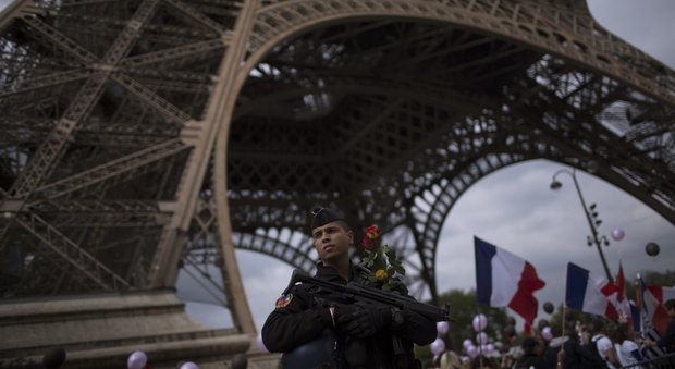 «Seggi vulnerabili, è allarme» francesi alle urne sotto scorta