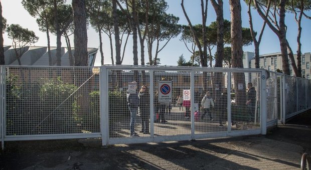 Telefonini a scuola, l'Istituto Massimo a Roma diventa la prima scuola "cellular free":