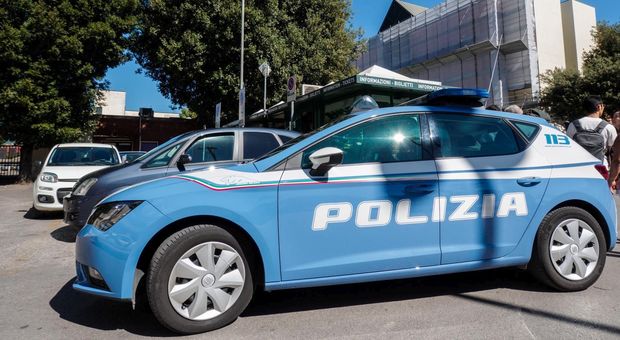 Genova, novantenne tenta di rubare su un'auto ma viene arrestato: «Non ho la pensione»