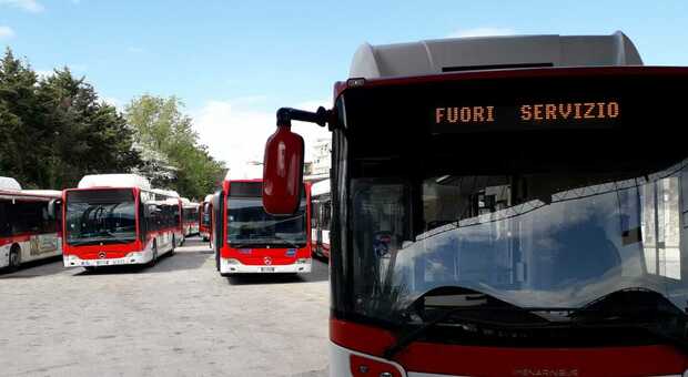 Sciopero dei trasporti a Napoli: chiuse metropolitana e funicolari, pochi bus in circolazione