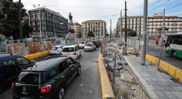 Napoli. Piazza Garibaldi, cantieri infiniti: «Fondi esauriti, stop ai lavori»