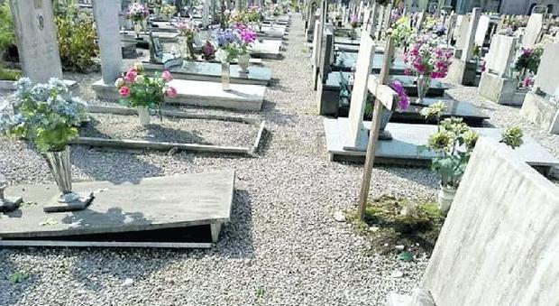 CORDENONS «Incuria in cimitero». Le foto pubblicate sulla pagina Facebook