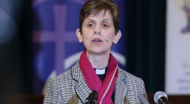 Libby Lane, la prima donna vescovo in Gb: "Nomina inattesa, sono molto emozionata"