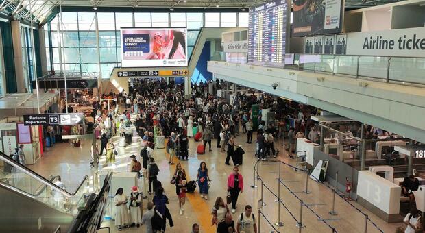 immagine EasyJet, sciopero 15-16-17 agosto: cancellati oltre 200 voli da e per il Portogallo. Disagi in tutta Europa