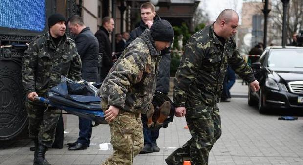 Giallo a Kiev, assassinato in strada il politico nemico di Putin