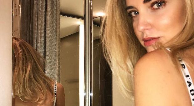 Chiara Ferragni hot su Instagram con micro reggiseno e culotte