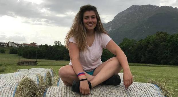 Giocatrice di rugby morta sette giorni dopo l'intervento per l'appendicite: Lisa aveva 18 anni