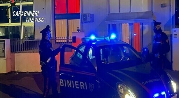 Blitz carabinieri in una sala giochi di Montebelluna