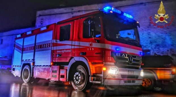 Paura a Torino, un altro incendio nella notte: evacuata una palazzina in pieno centro